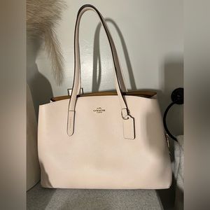 COACH TOTE BAG - cashmere color/good condition/unnoticeable smudges